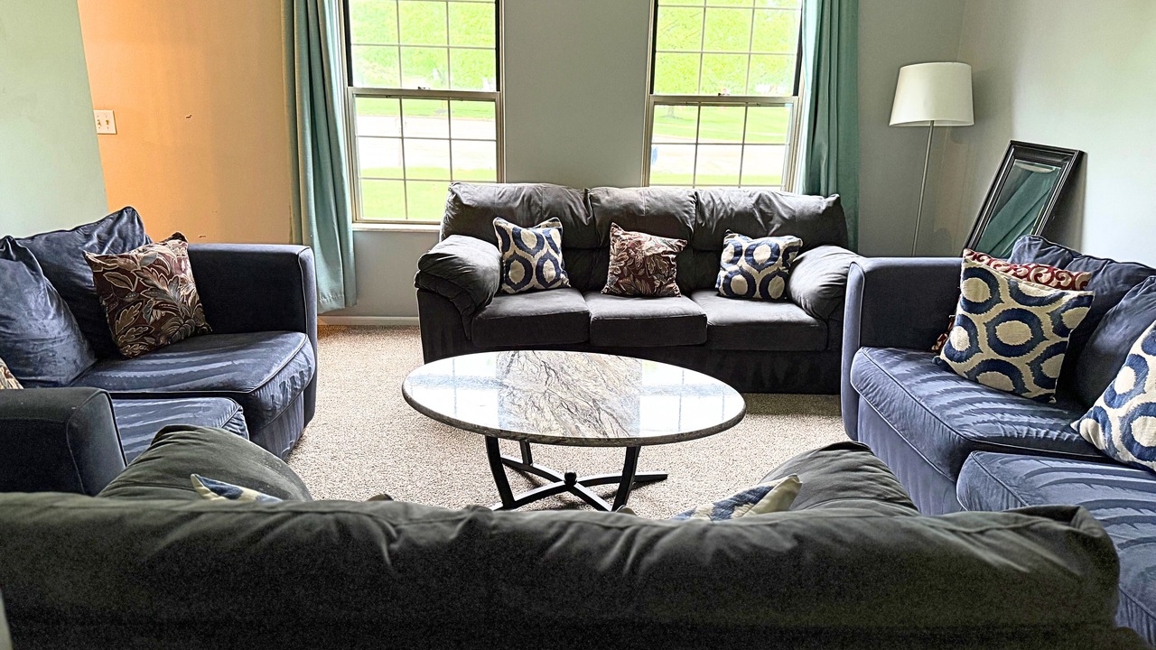 Photo of Livingroom in Grove City