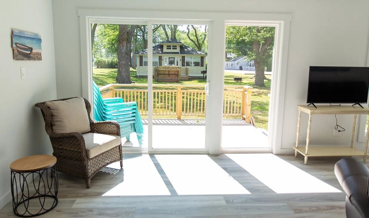 Photo of Livingroom in Madison-on-the-Lake