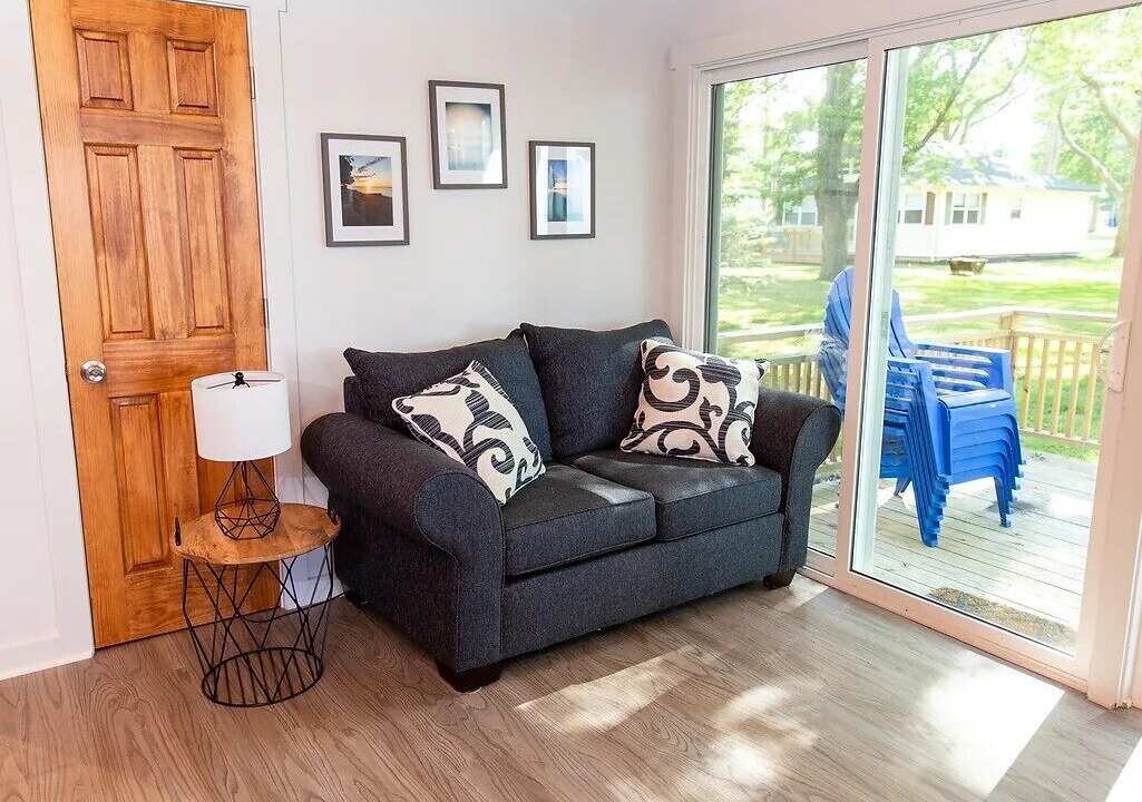 Photo of Livingroom in Madison-on-the-Lake