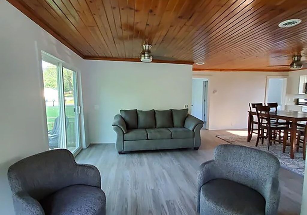 Photo of Livingroom in Madison-on-the-Lake