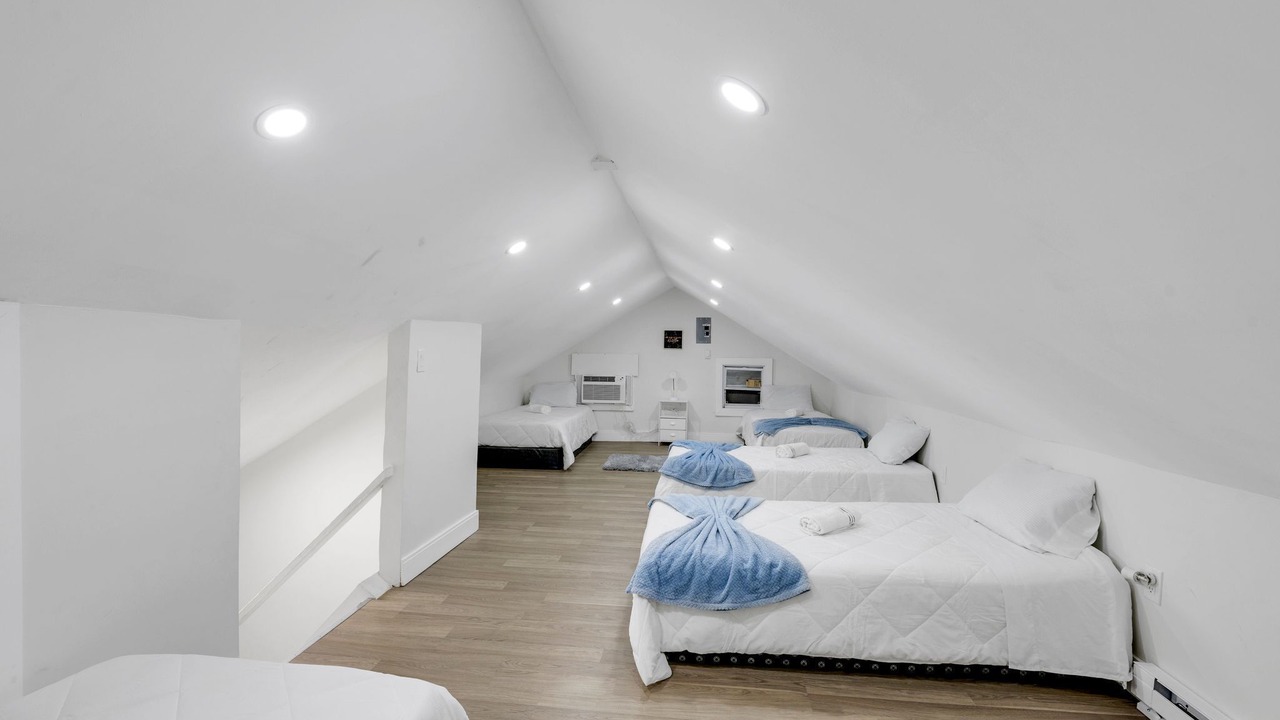 Photo of Bedroom in Weequahic