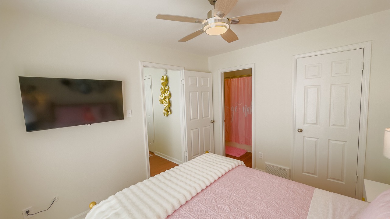 Photo of Bedroom in University District