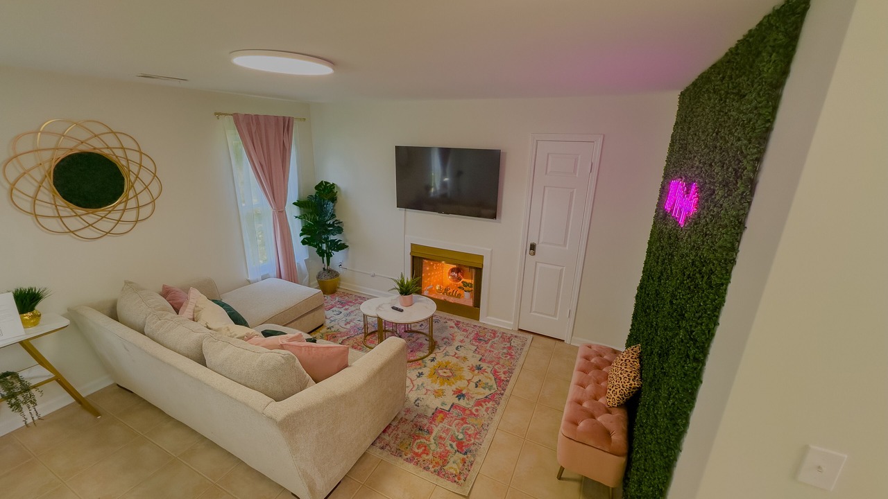 Photo of Livingroom in University District