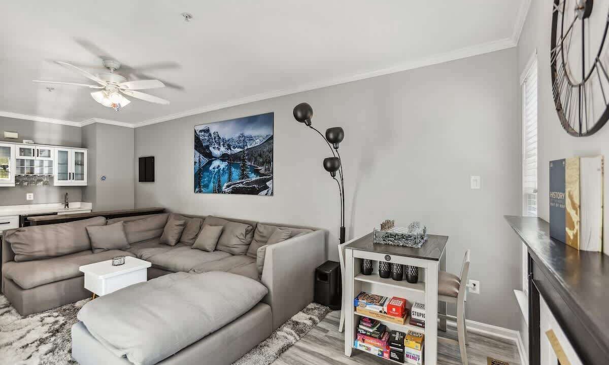 Photo of Livingroom in Cape Saint Claire