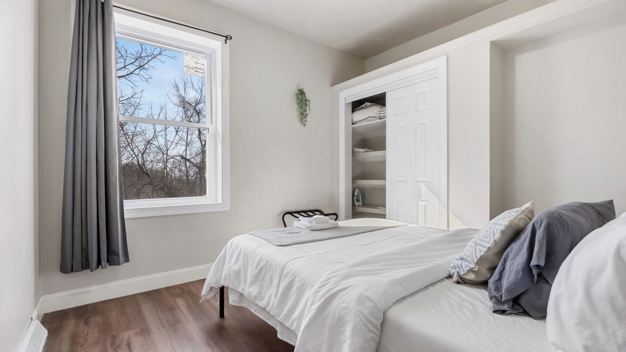Photo of Bedroom in Marshall-Shadeland