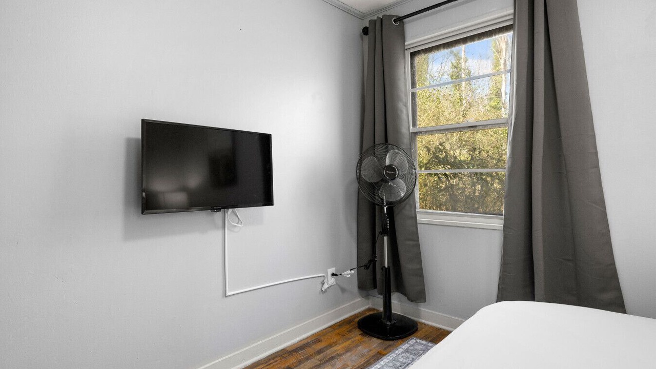 Photo of Bedroom in Oak Ridge