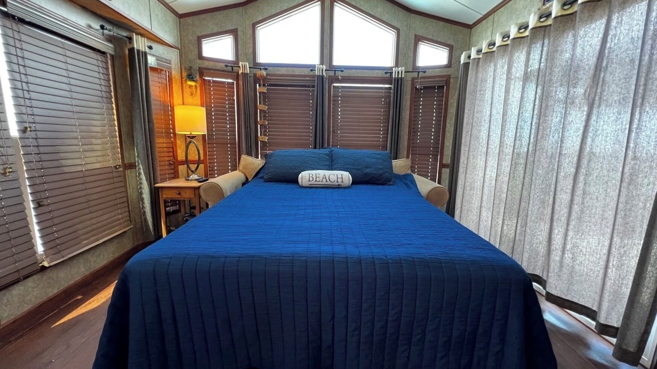 Photo of Bedroom in Oak Harbor