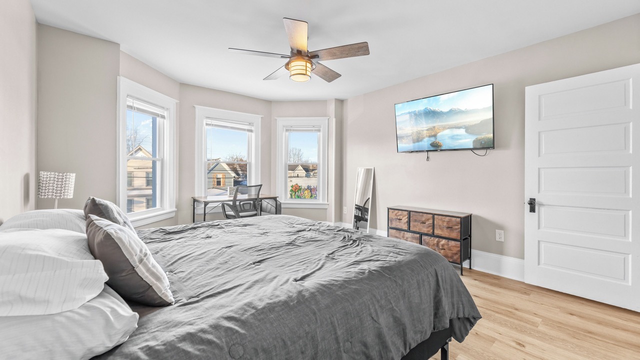 Photo of Bedroom in Detroit - Shoreway