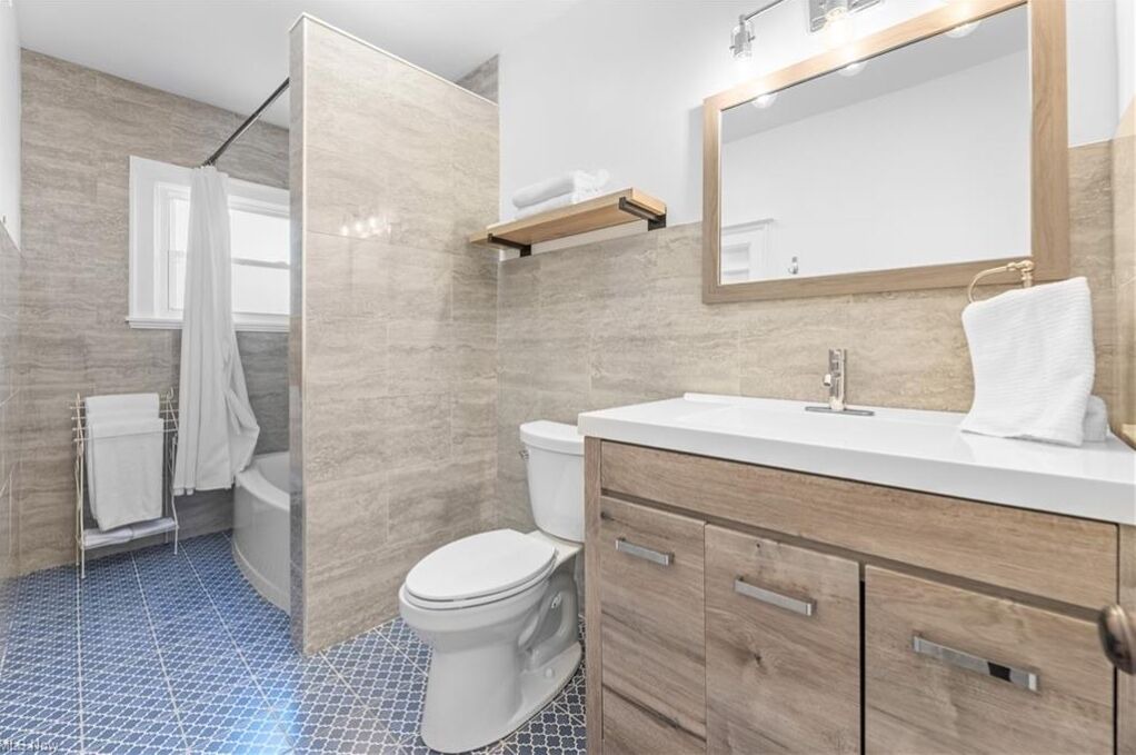Photo of Bathroom in Detroit - Shoreway