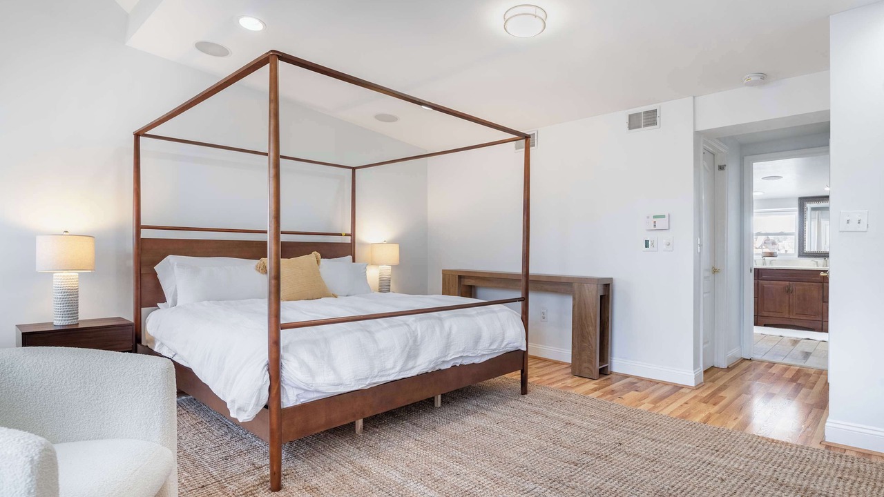 Photo of Bedroom in Bloomingdale