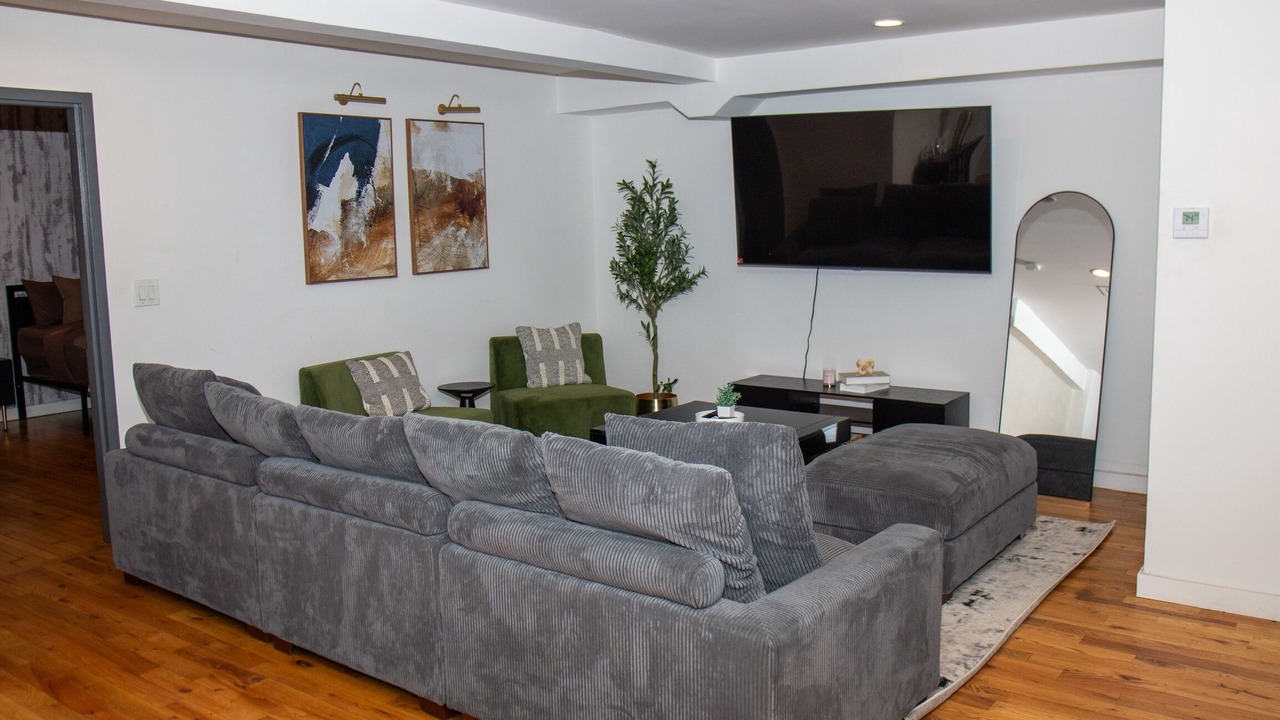 Photo of Livingroom in Downtown Newark