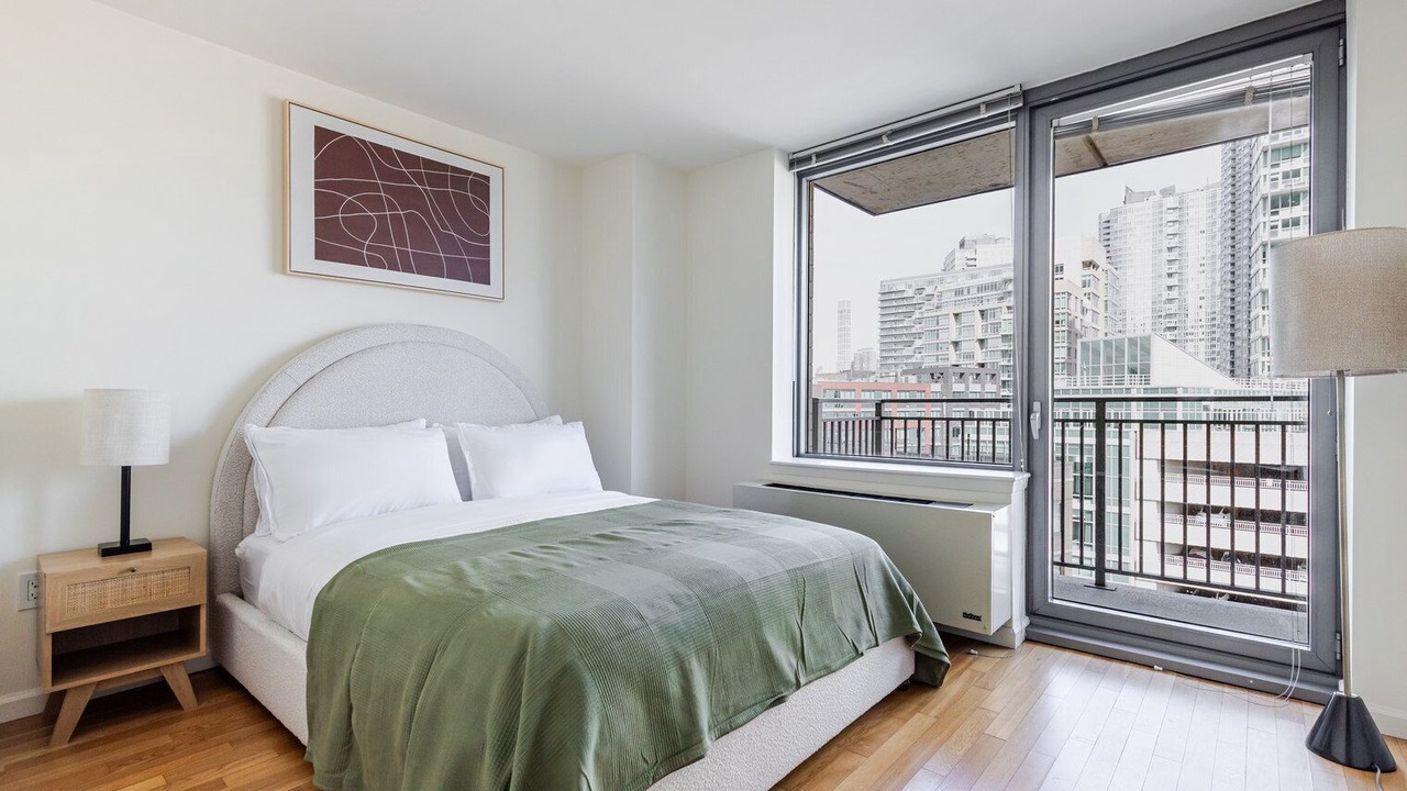 Photo of Bedroom in Hunters Point