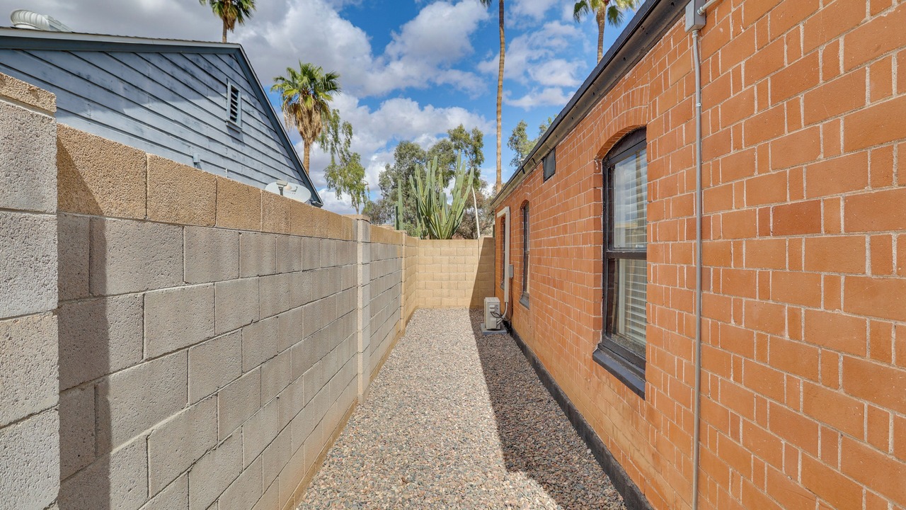 Photo of Outdoor in F. Q. Story