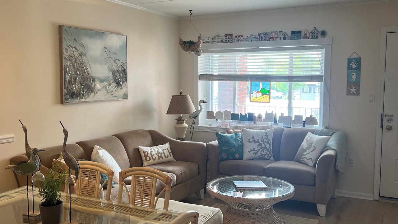 Photo of Livingroom in Admiral Estates