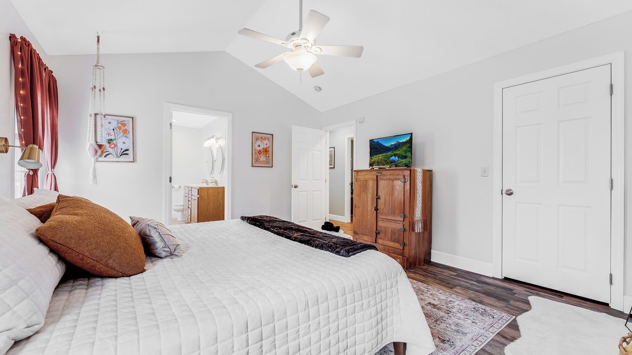 Photo of Bedroom in Cheat Lake