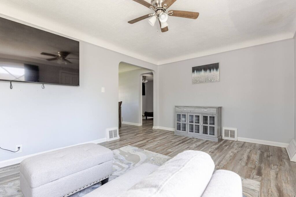 Photo of Livingroom in Euclid