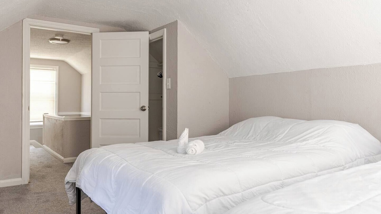 Photo of Bedroom in Euclid
