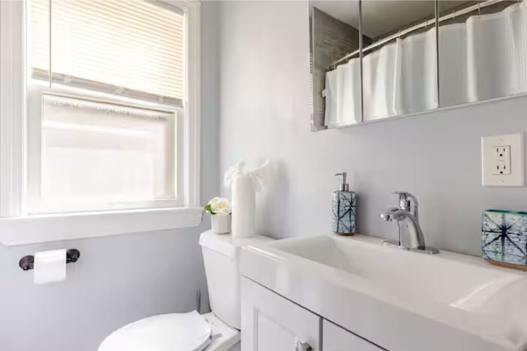 Photo of Bathroom in Euclid