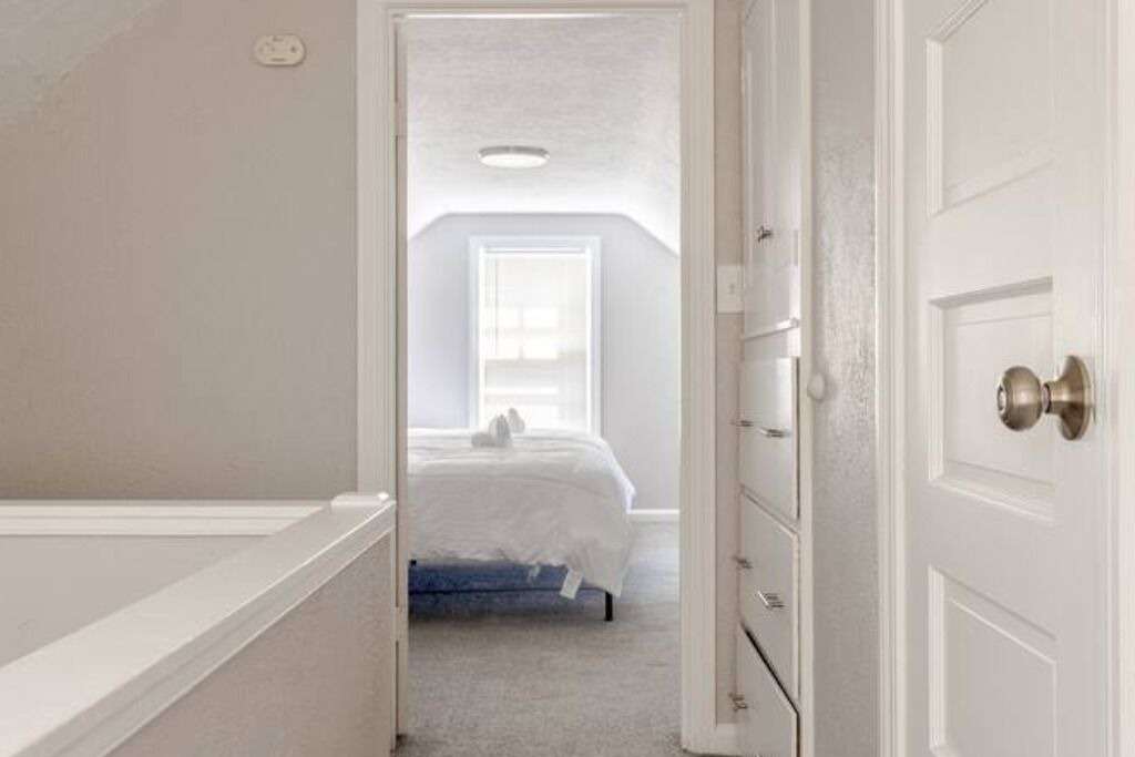 Photo of Bedroom in Euclid