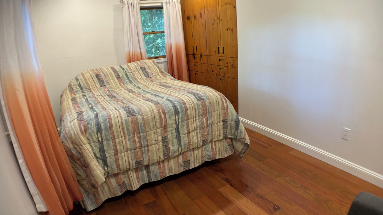 Photo of Bedroom in Roscoe
