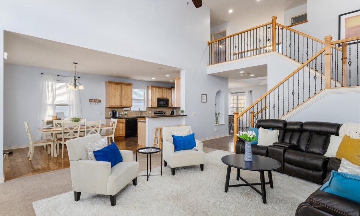 Photo of Livingroom in Summit Station