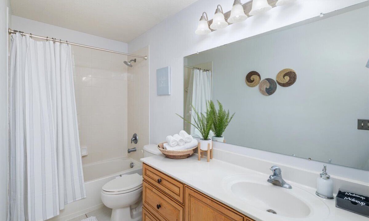 Photo of Bathroom in Summit Station