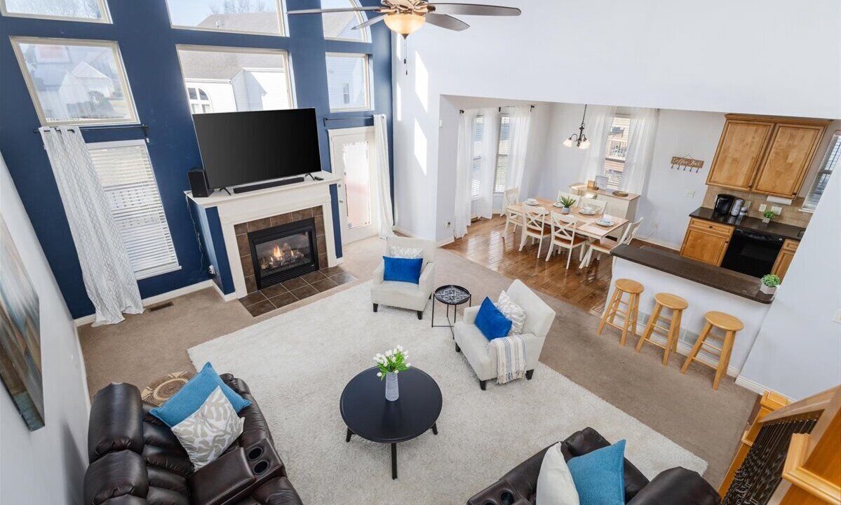 Photo of Livingroom in Summit Station