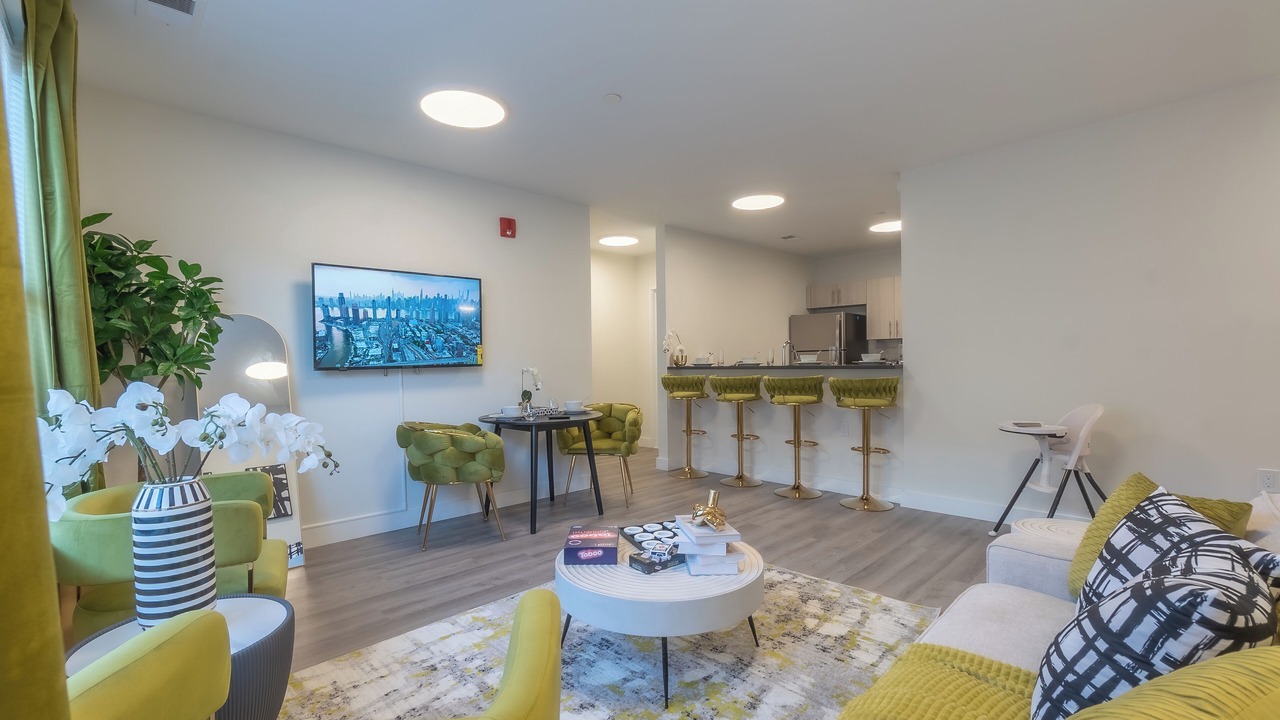 Photo of Livingroom in Orange