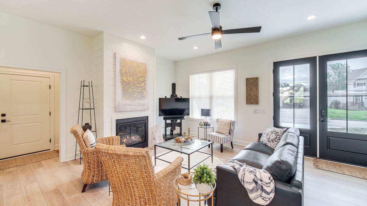 Photo of Livingroom in Madison-on-the-Lake