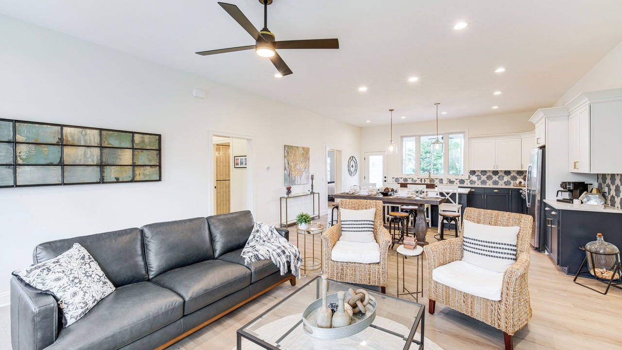 Photo of Livingroom in Madison-on-the-Lake