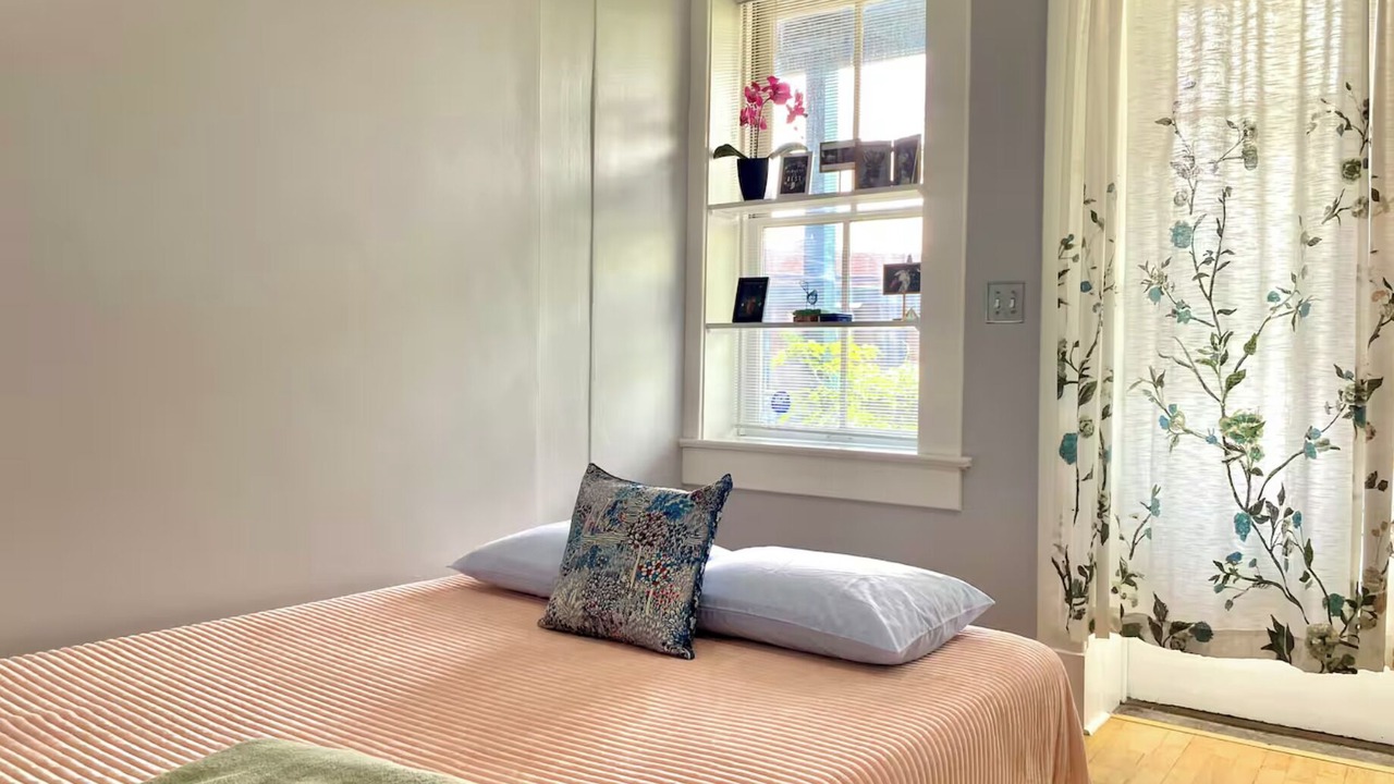 Photo of Bedroom in Lockerbie Square