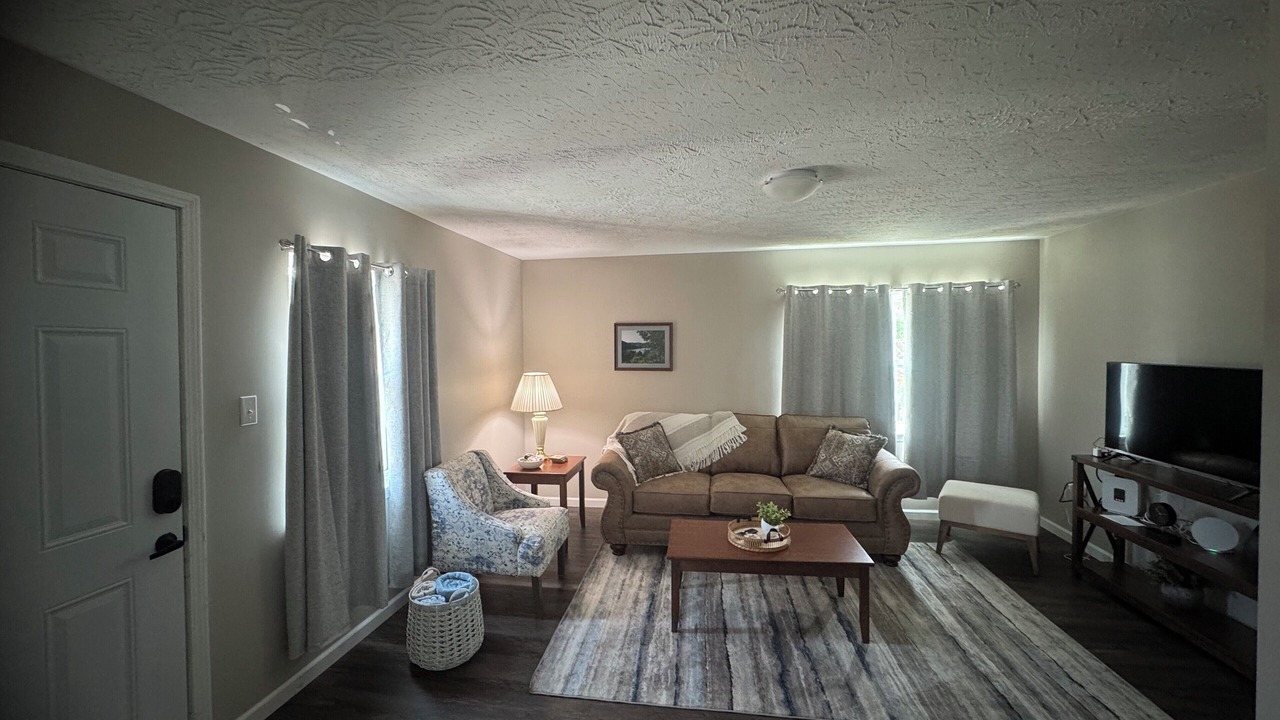 Photo of Livingroom in Cross Lanes