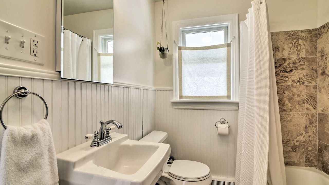 Photo of Bathroom in Deltaville