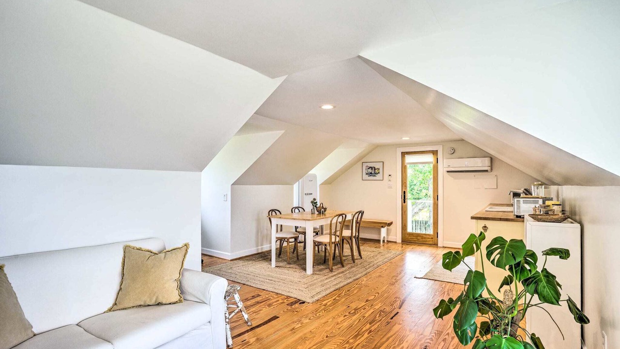 Photo of Livingroom in Deltaville