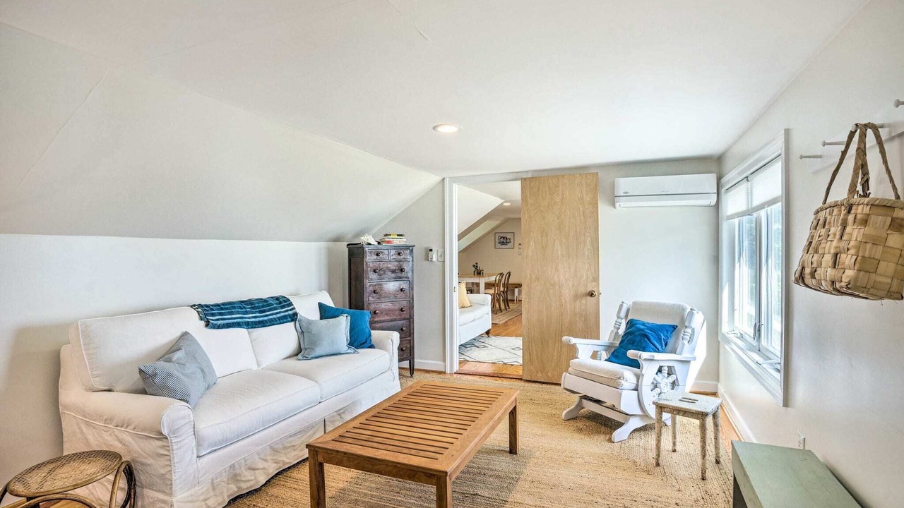 Photo of Livingroom in Deltaville