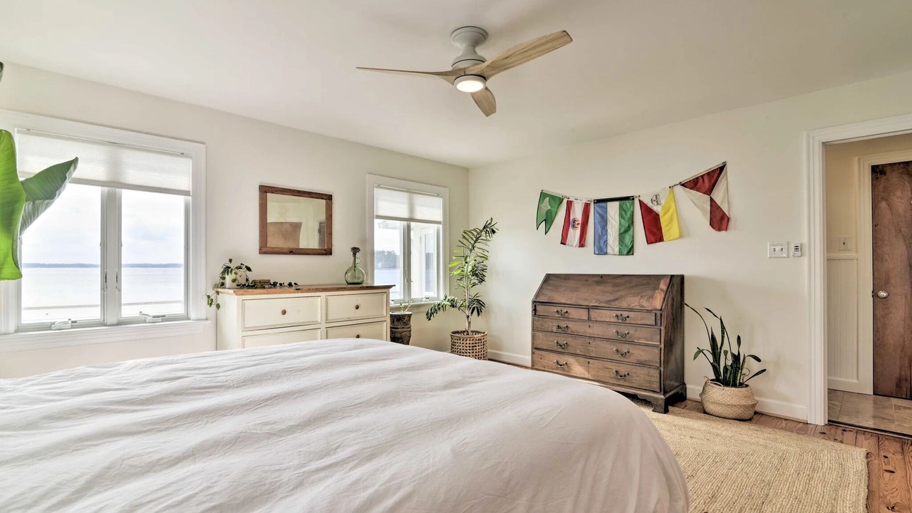Photo of Bedroom in Deltaville