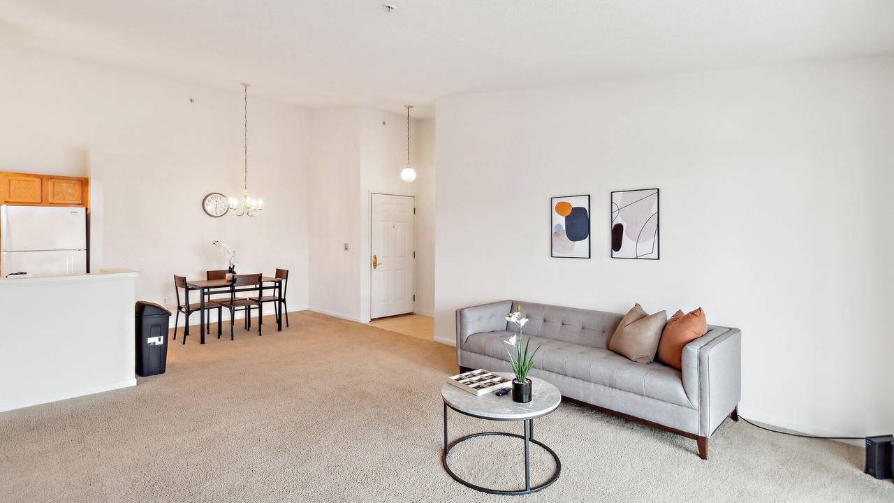 Photo of Livingroom in Wadsworth