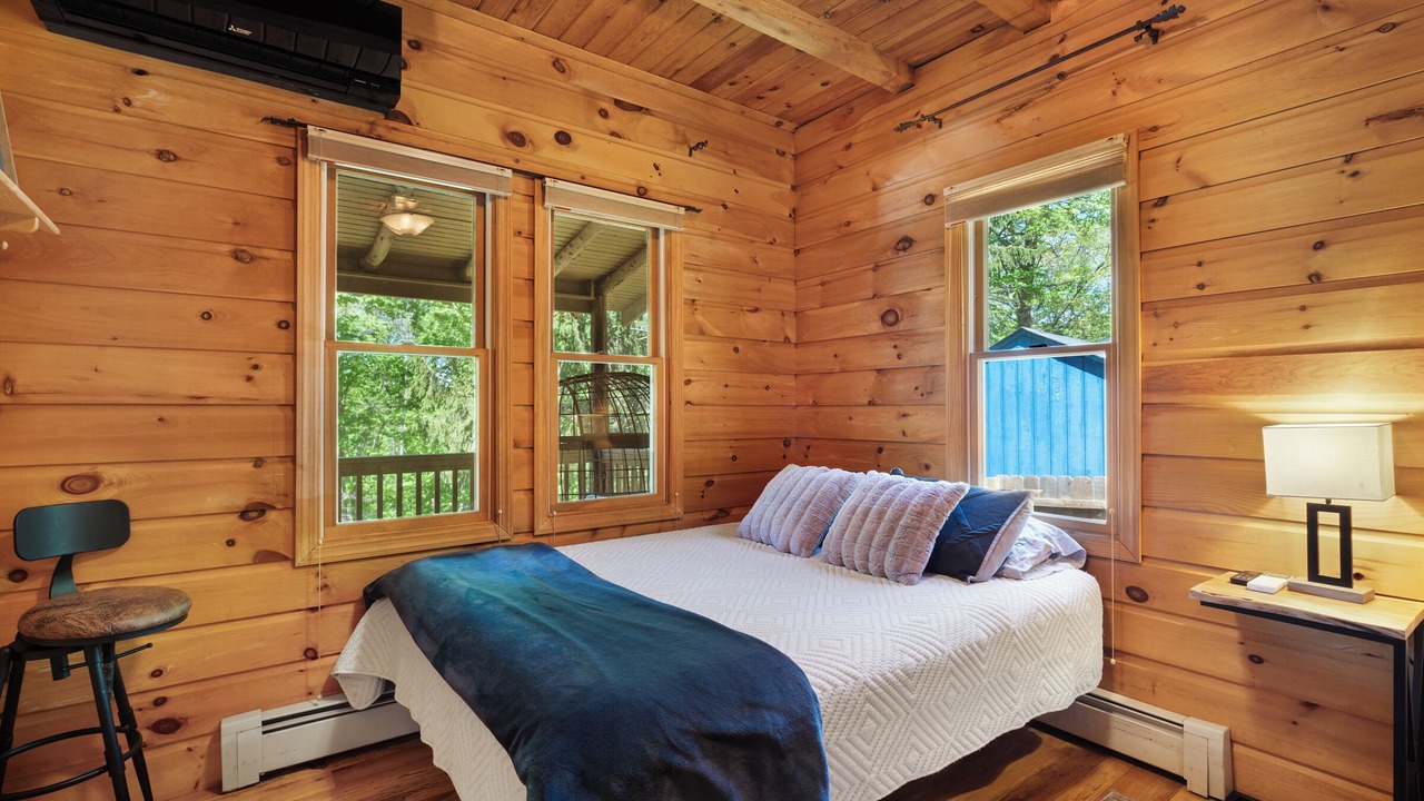Photo of Bedroom in Newton