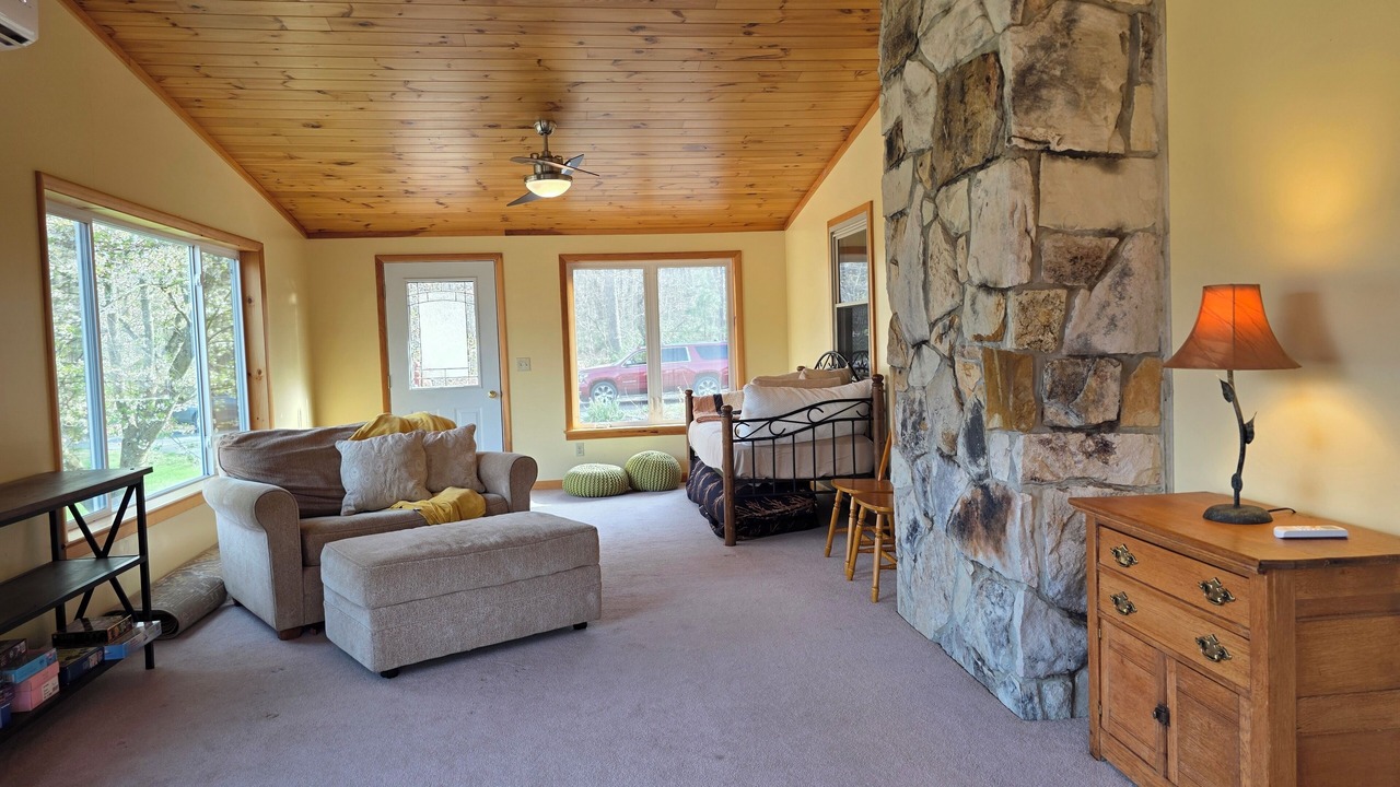 Photo of Livingroom in Calvin