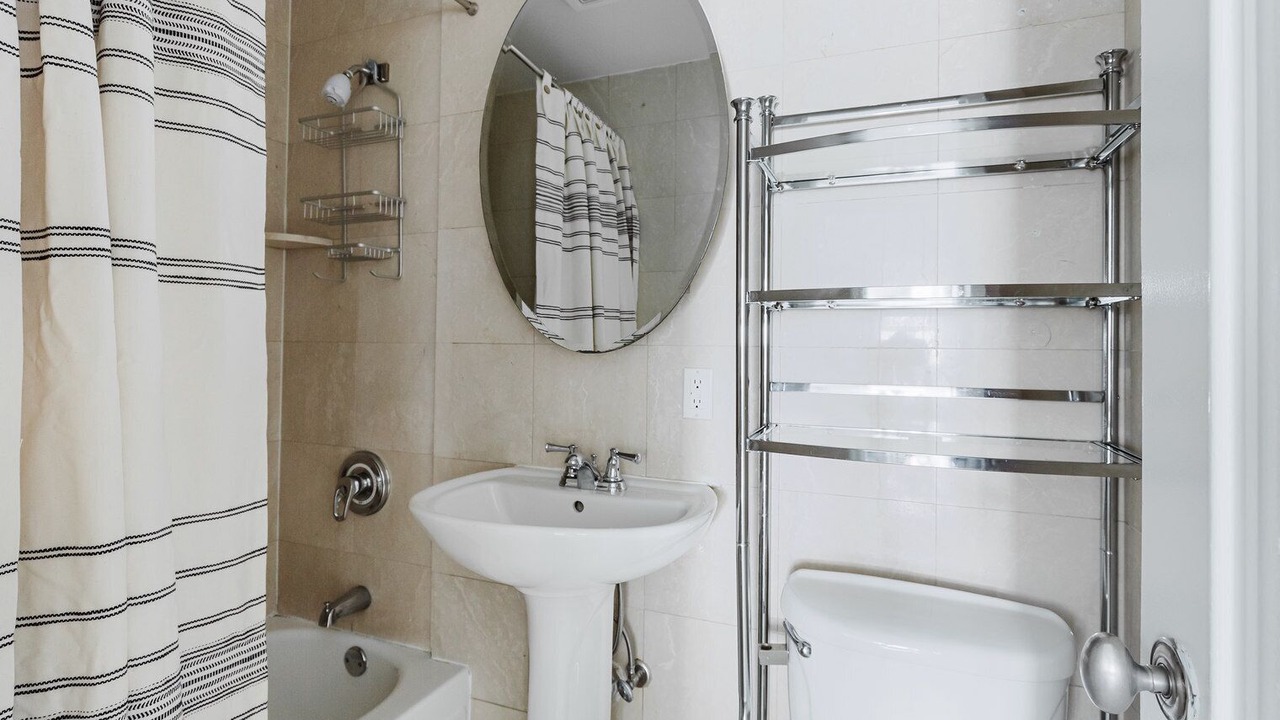 Photo of Bathroom in Lincoln Square