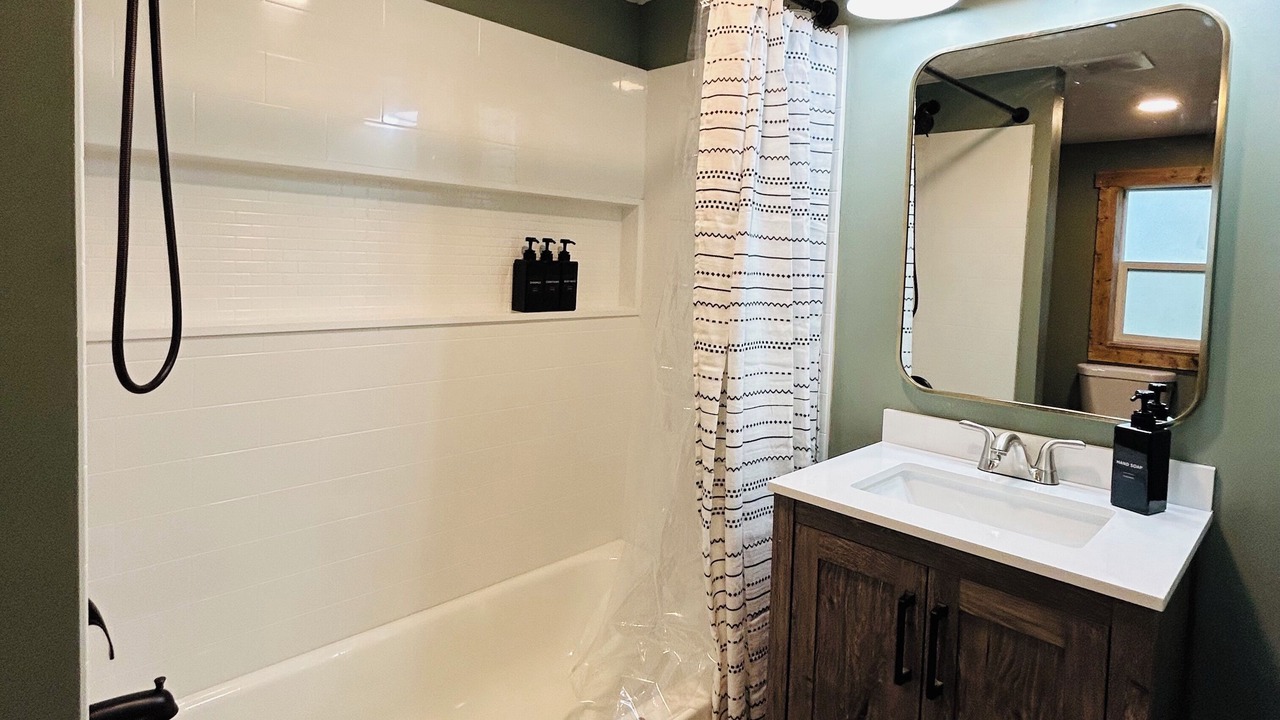 Photo of Bathroom in Island Park