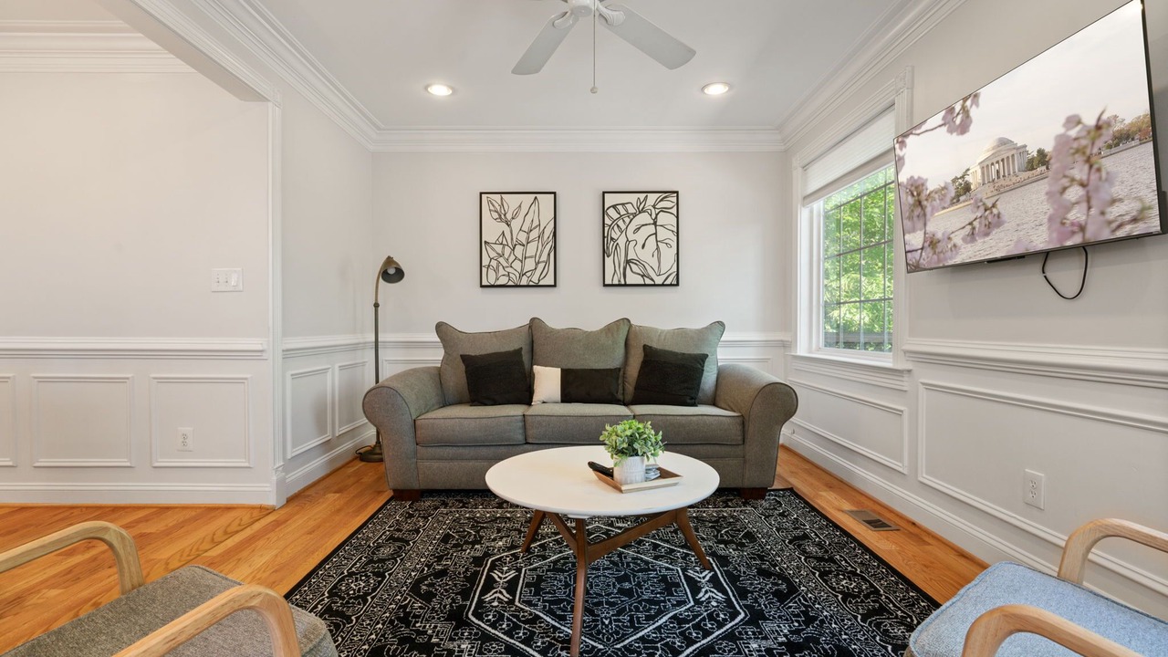 Photo of Livingroom in Potomac West