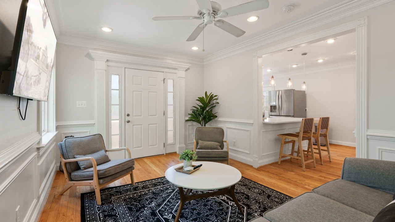 Photo of Livingroom in Potomac West