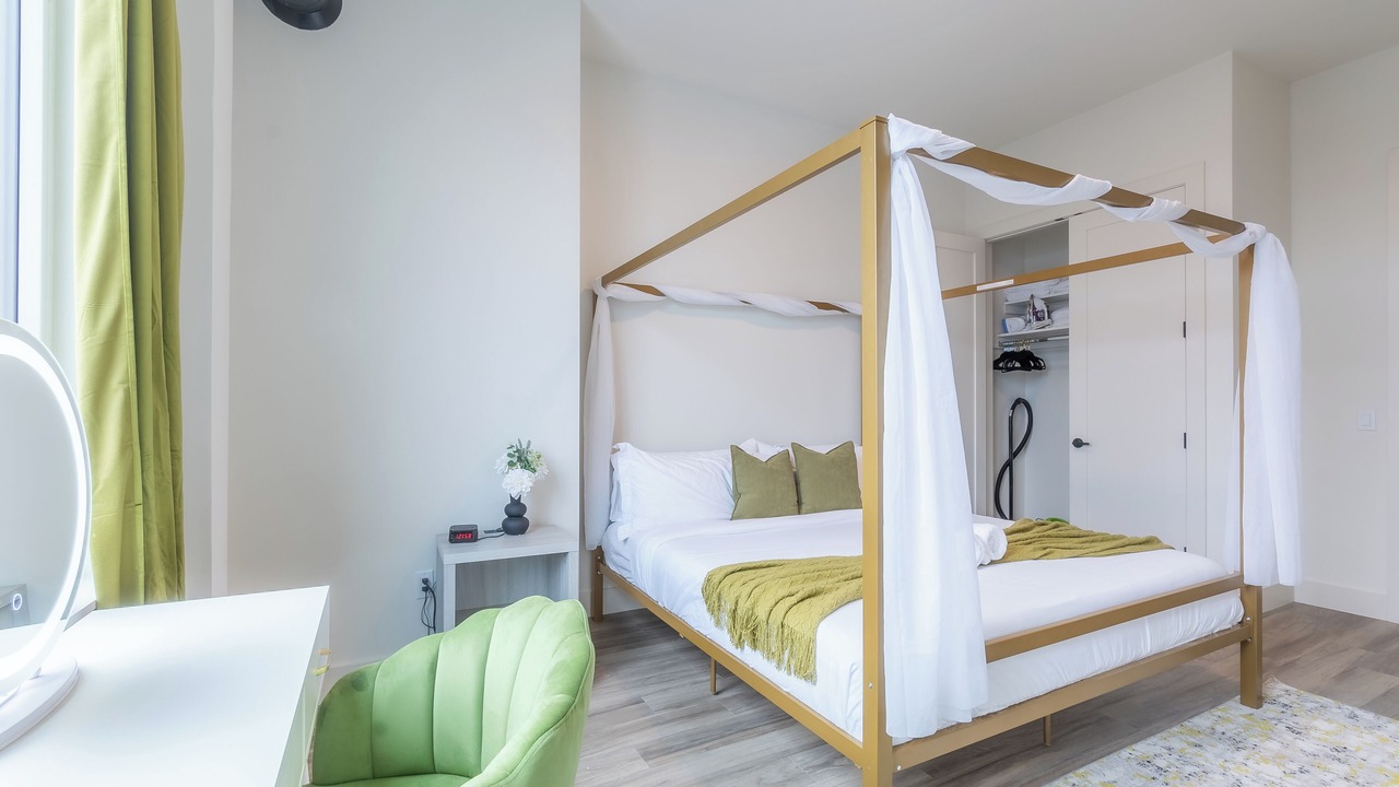 Photo of Bedroom in Orange