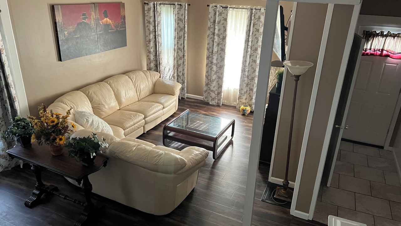 Photo of Livingroom in Corning