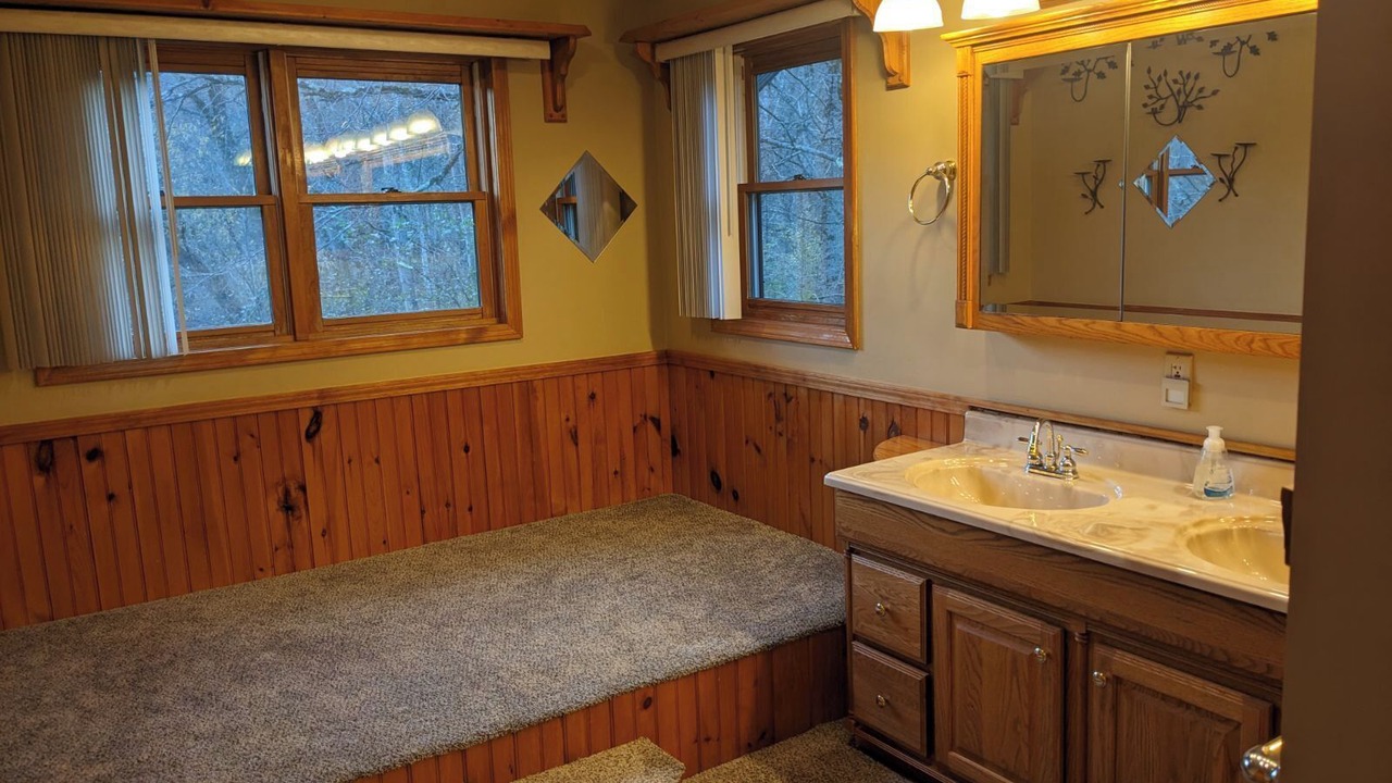 Photo of Bathroom in Gaines