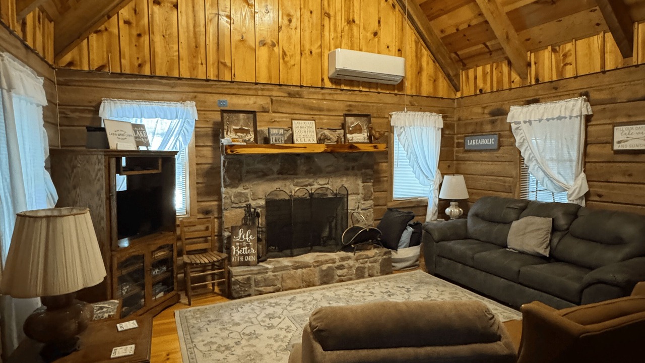 Photo of Livingroom in Flat Hollow Marina