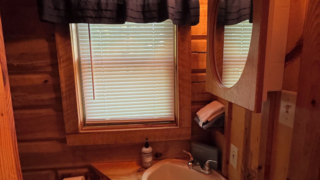 Photo of Bathroom in Flat Hollow Marina