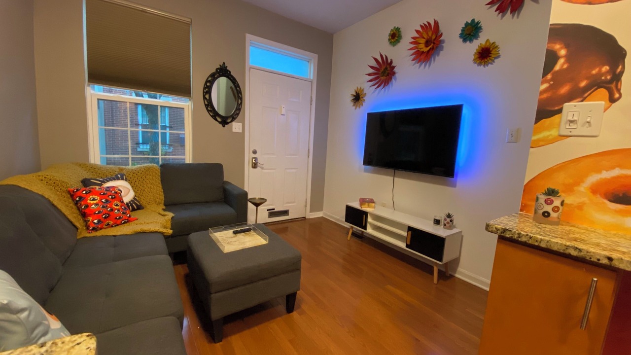 Photo of Livingroom in Graduate Hospital