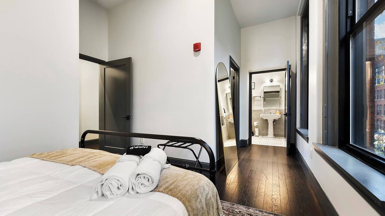 Photo of Bedroom in Downtown Pittsburgh